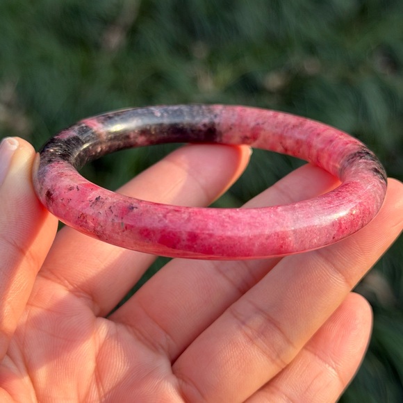 58.5mm inner diameter skinny rhodonite bangle 1210 - Picture 2 of 10